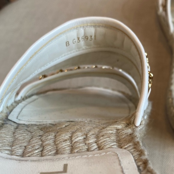 Chanel Sandal Espadrilles slide beige and white with chain detail size 38 - Picture 13 of 17